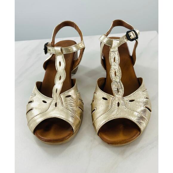 DNA Footwear Bergen Sandals Peep-Toe Metallic Gold Sandals, Wood Heels T-Strap - Picture 11 of 11